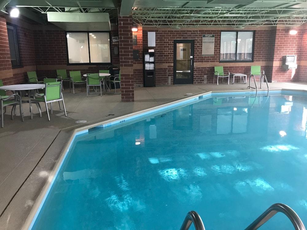 Holiday Inn Express Naperville By Ihg Екстер'єр фото