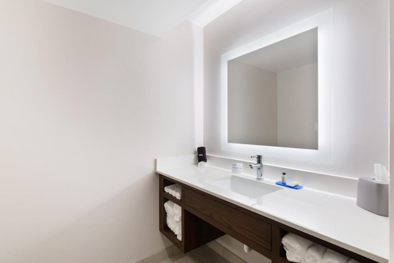Holiday Inn Express Naperville By Ihg Екстер'єр фото