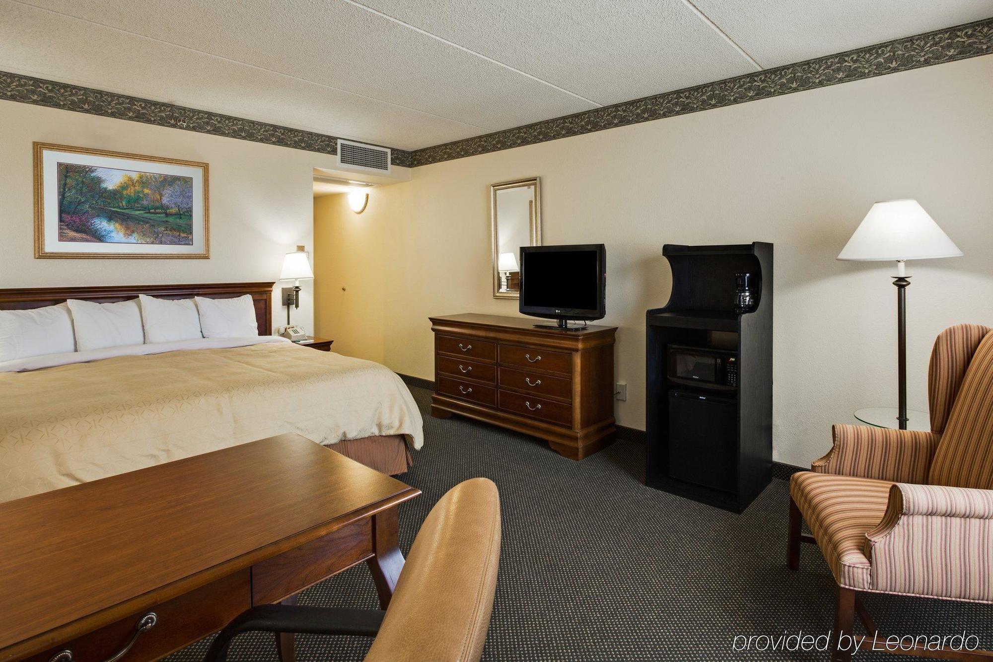 Holiday Inn Express Naperville By Ihg Номер фото