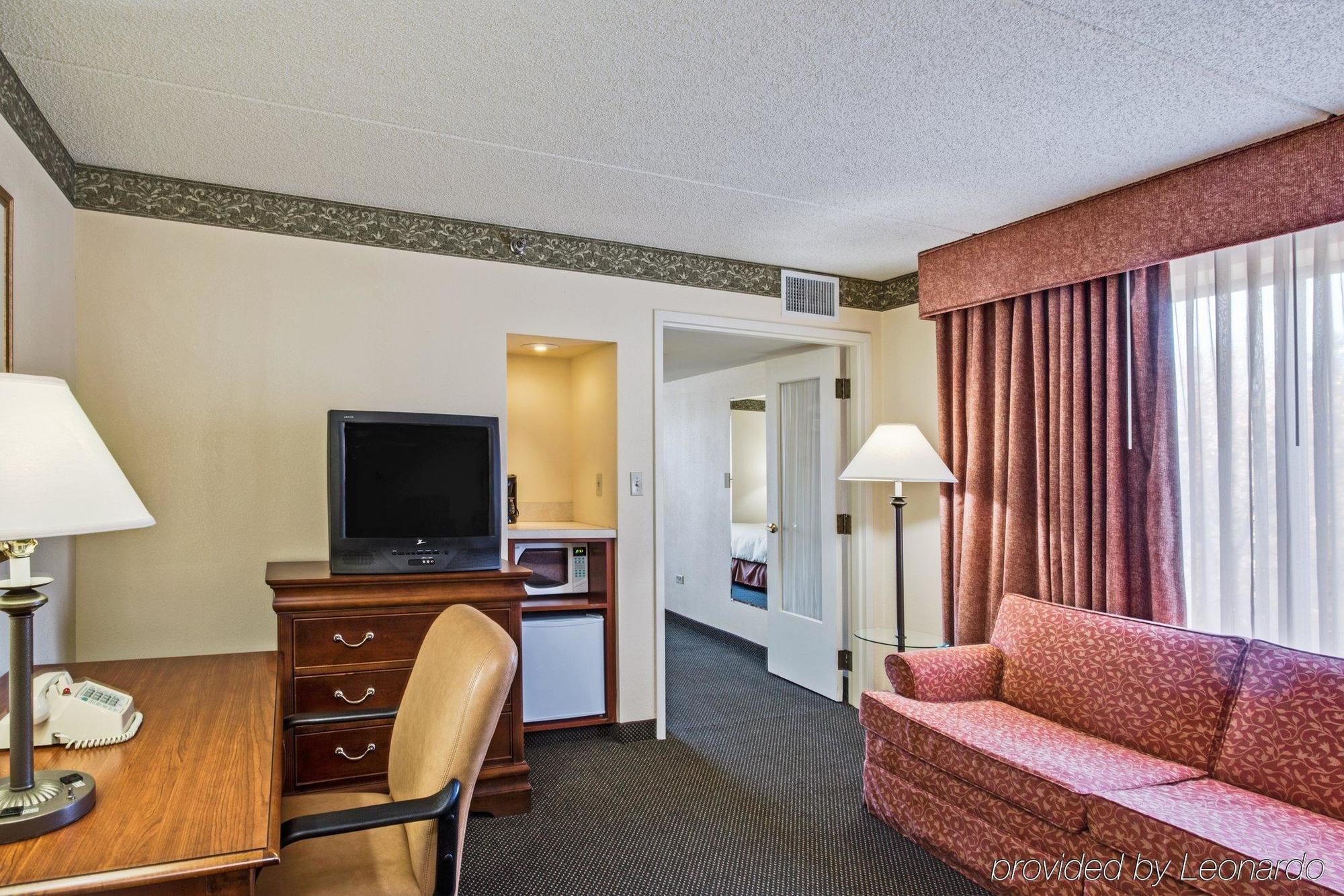 Holiday Inn Express Naperville By Ihg Номер фото